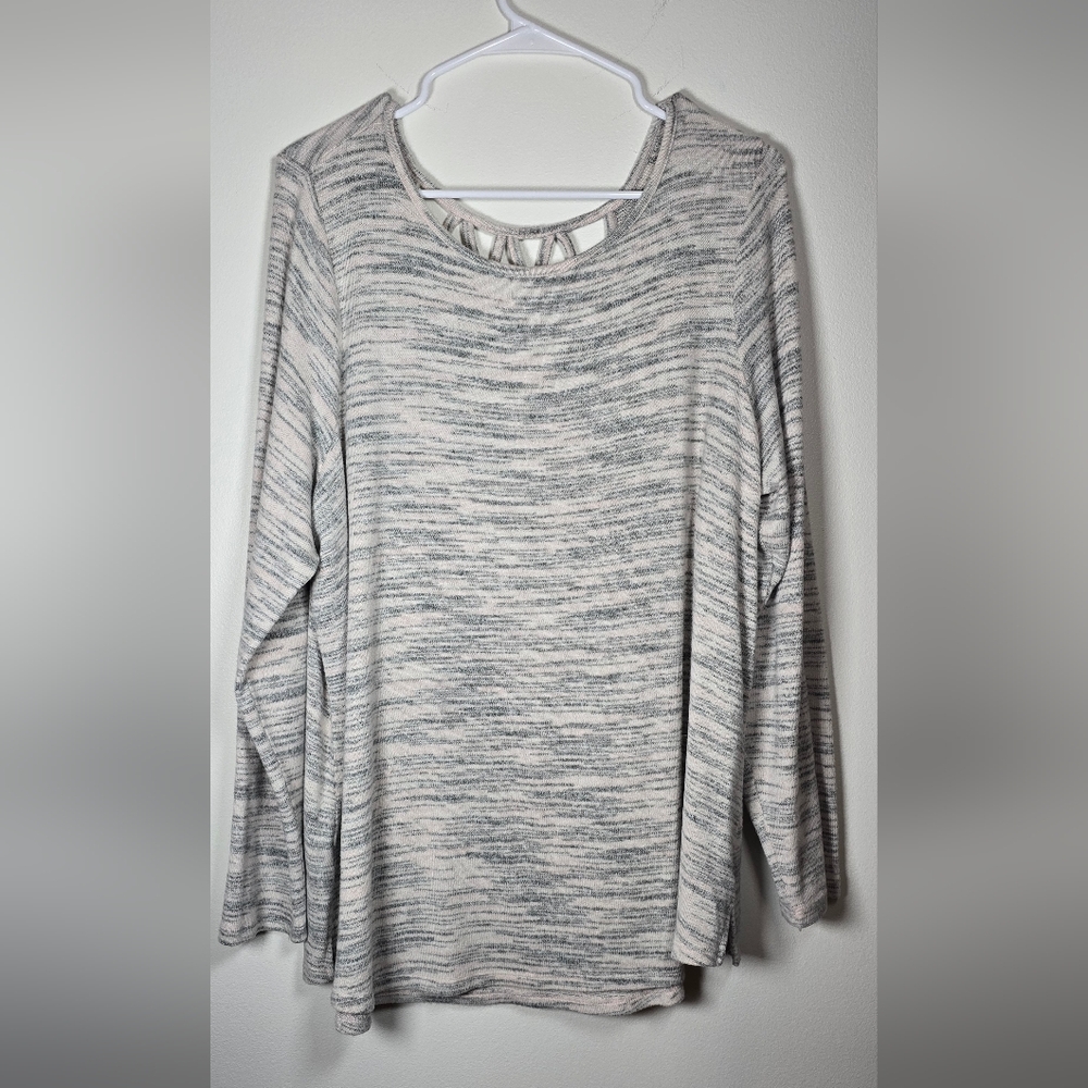 Maurices Gray and White Knit Top